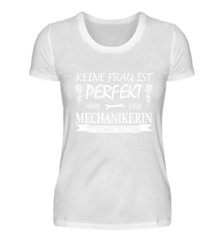 Mechanikerin - Keine Frau ist perfekt