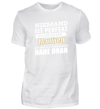 Manfred ist perfekt Geschenk Shirt